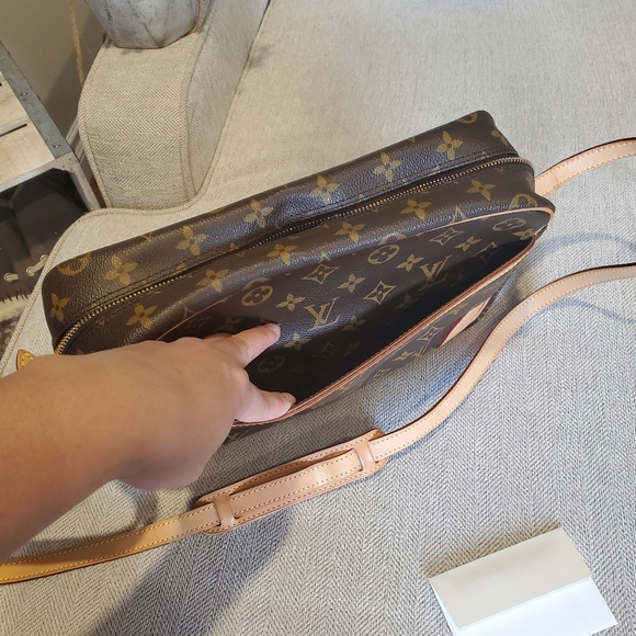 Authentic Louis Vuitton purse - Picture 6 of 15